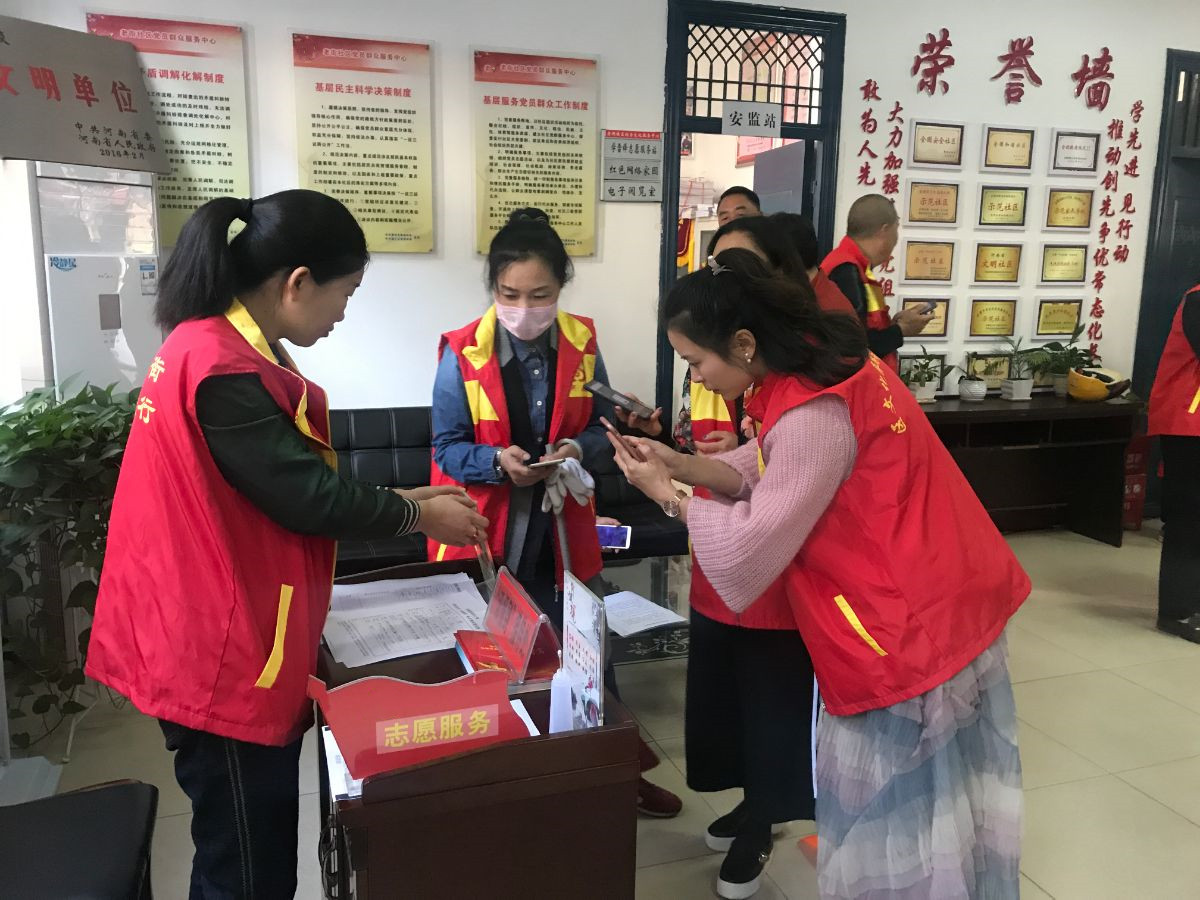 漯河老街社区、滨西社区开展在职党员“双报到”见面会_副本.jpg